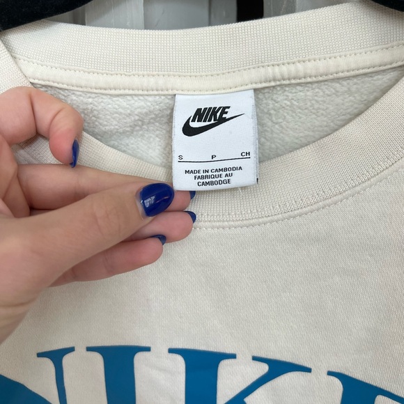 Nike Fleece Crewneck in Coconut Milk - Picture 5 of 6